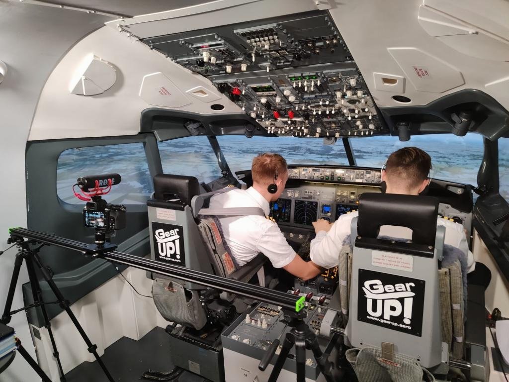 Our EASA FNPTII MCC (APS) B737 flight simulator demo flight video