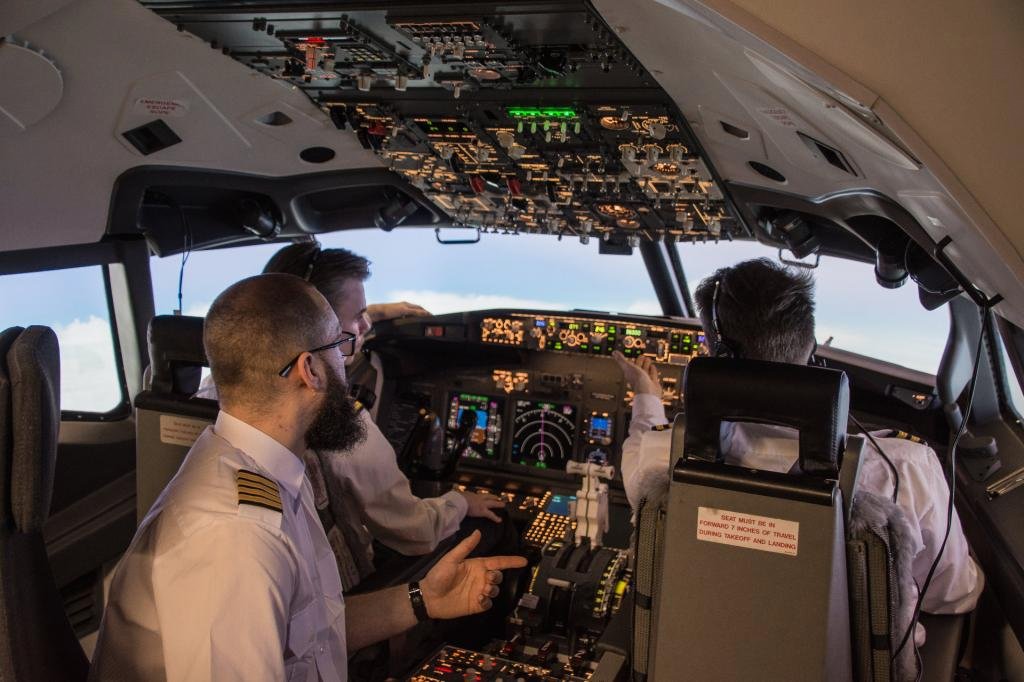 LOT Polish Airlines Flight Academy takes delivery of FNPTII MCC device