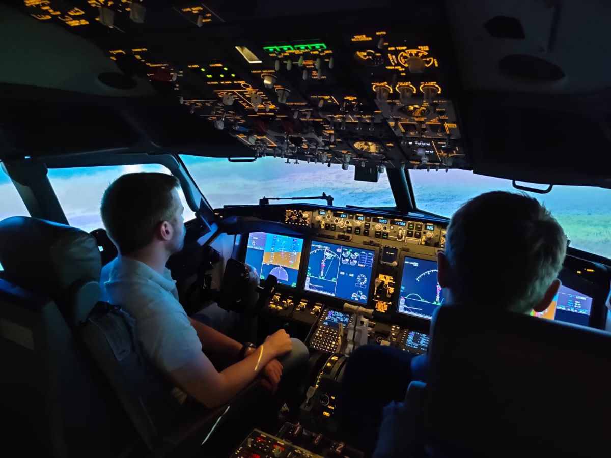 Boeing 737 Flight Simulator Experience